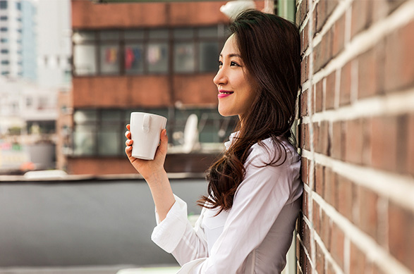 Active Iron relax with a coffee